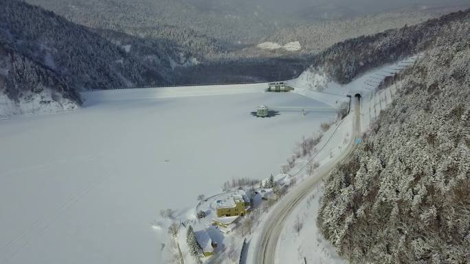 原创 日本北海道层云峡冬季雪山风光航拍