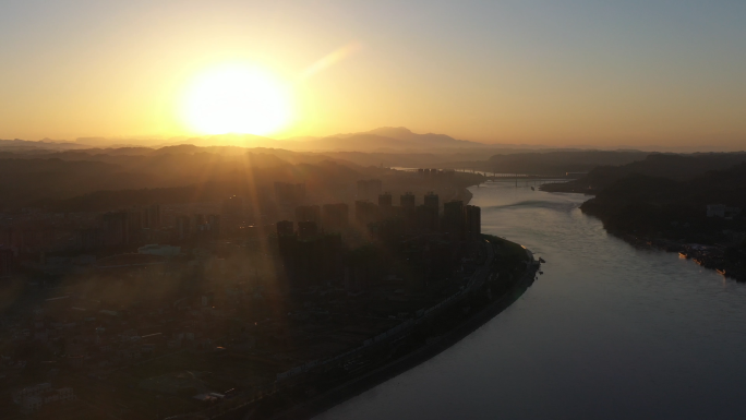 城市夕阳岷江工地吊塔