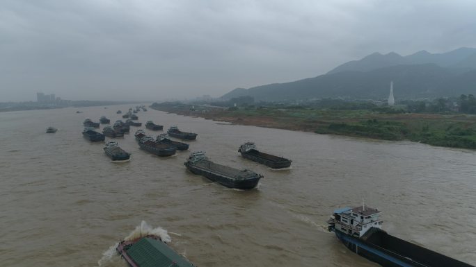 4K广西大藤峡船只运输航拍