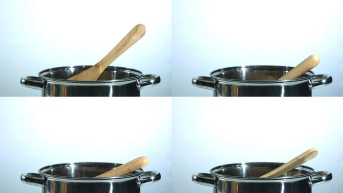 木勺掉进锅里的慢动作