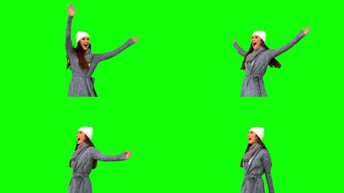 绿色屏幕下女人穿着冬装欢呼特写