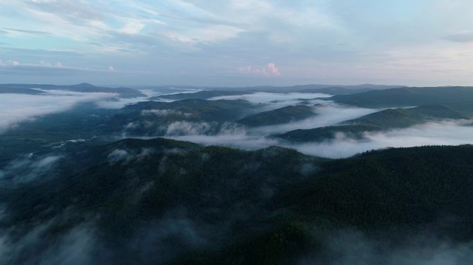 航拍大兴安岭黎明山川云海