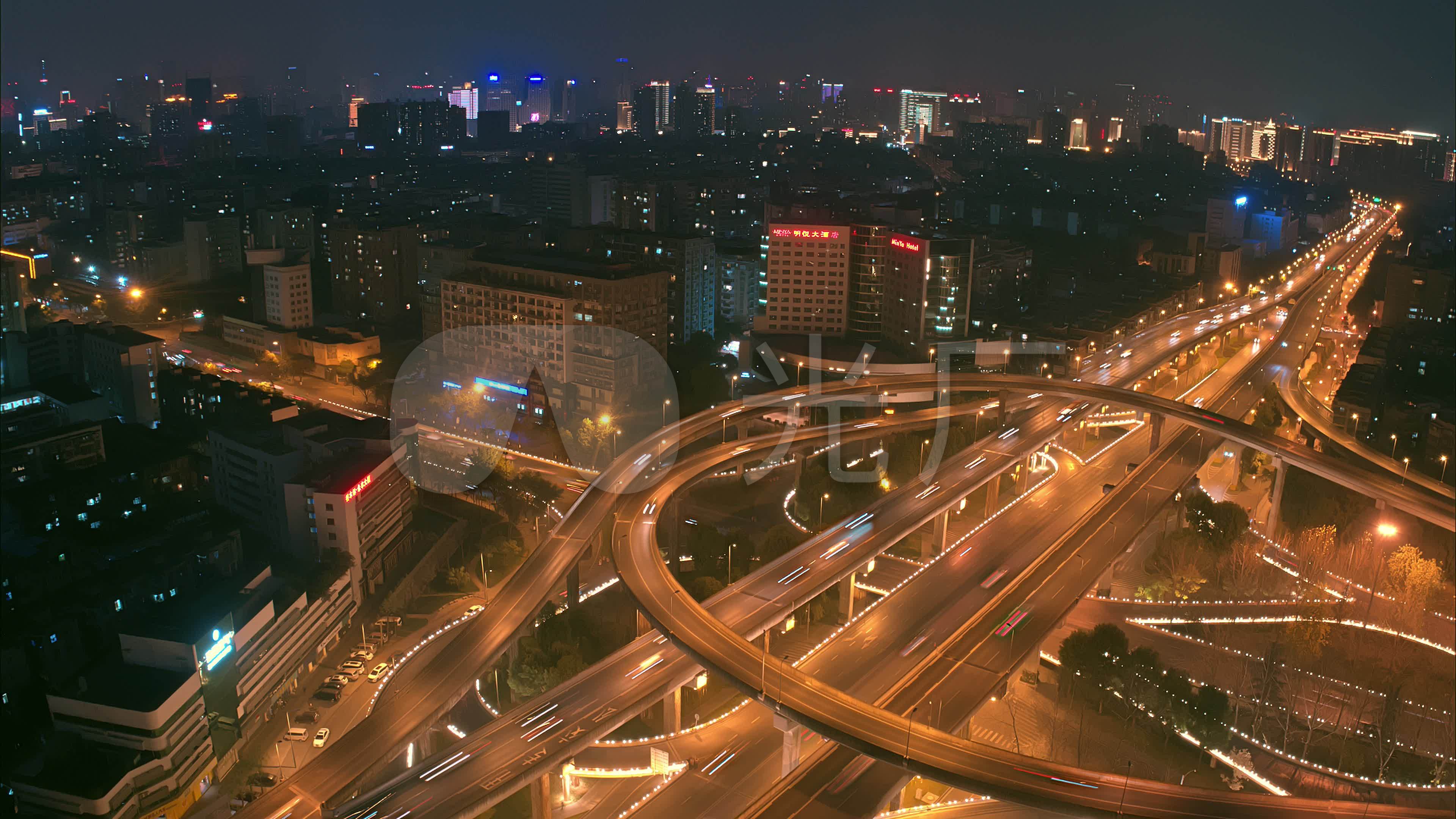 中国四川省成都市人民南路天府大道上的天府立交桥夜景_站酷海洛_正版图片_视频_字体_音乐素材交易平台_站酷旗下品牌