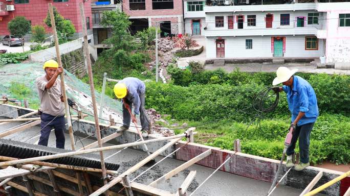 修路水泥工人