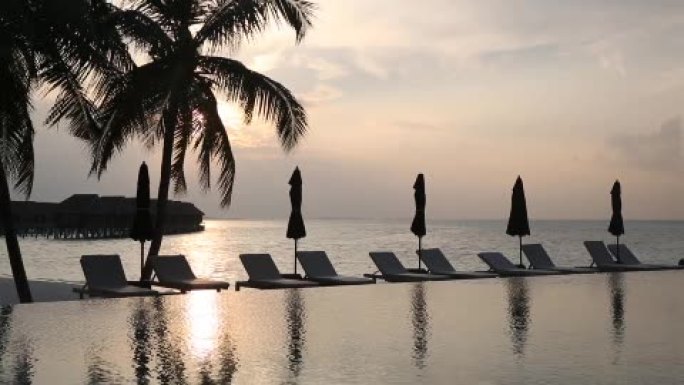 马尔代夫海景海滨疗养遮阳伞沙滩椅