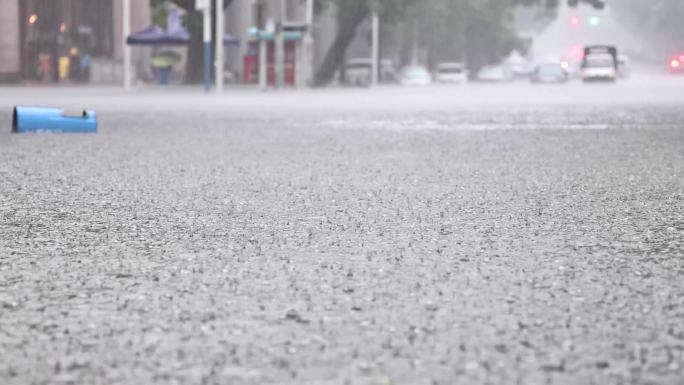 暴雨城市洪涝下雨天