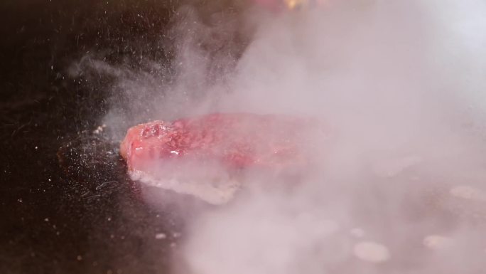 铁板牛肉高档日本雪花牛肉烟火火焰
