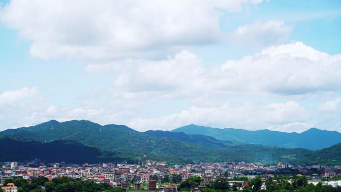 小镇天空云朵延时小清新蓝天白云夏日乡村山