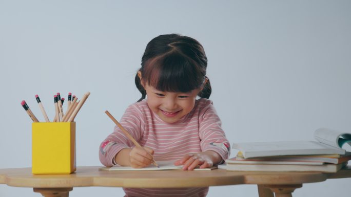 认真学习的小女孩特写拍摄童年写字宣传广告