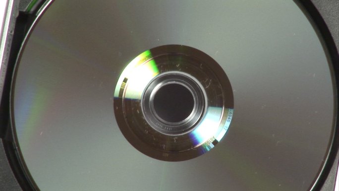 DVD播放器特写吞盘光碟