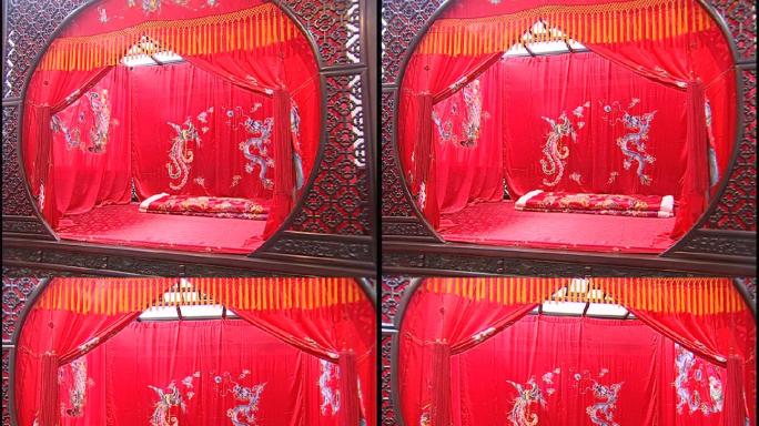 中式家具展示中国风的古床红色帘子