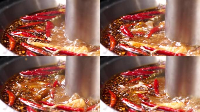 鱼片落入沸腾的火锅实拍素材