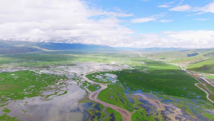 西藏当雄县湿地草原风景航拍 湖泊湿地草原