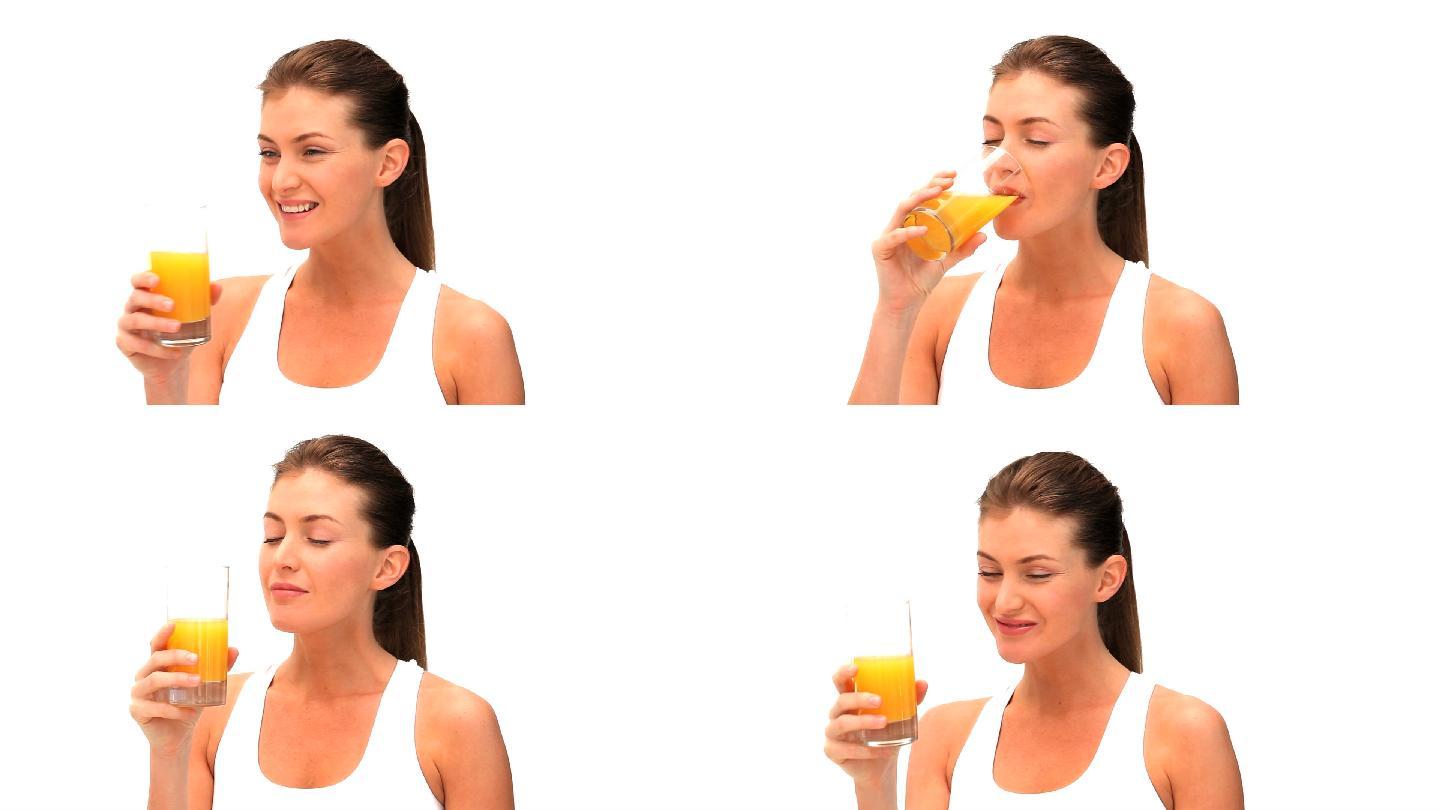 喝橙汁的女人微笑女性