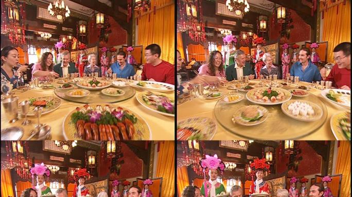 西方人在中国餐厅吃饭