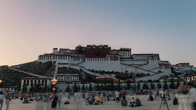 西藏拉萨布达拉宫广场延时摄影