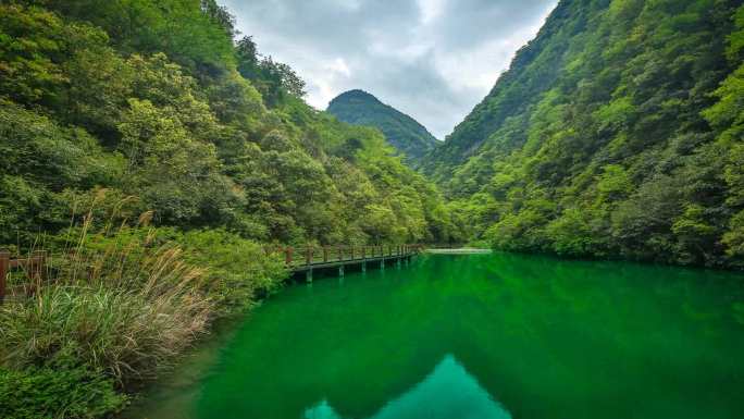 重庆南川金佛山碧潭瀑布延时摄影