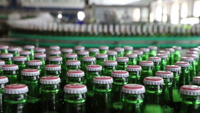 啤酒生产线啤酒生产线啤酒厂出厂的啤酒