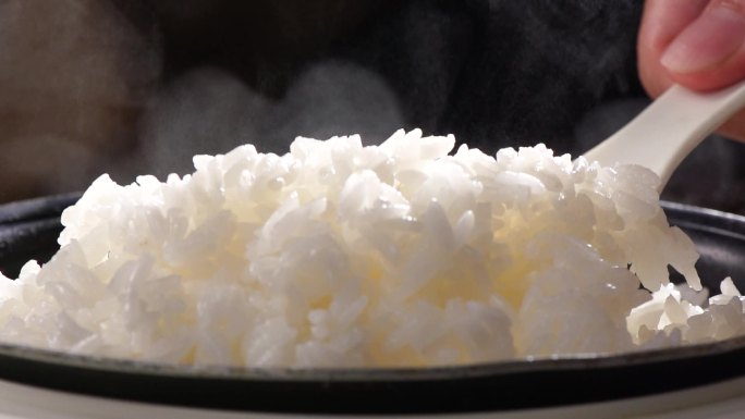 白米饭出锅实拍素材