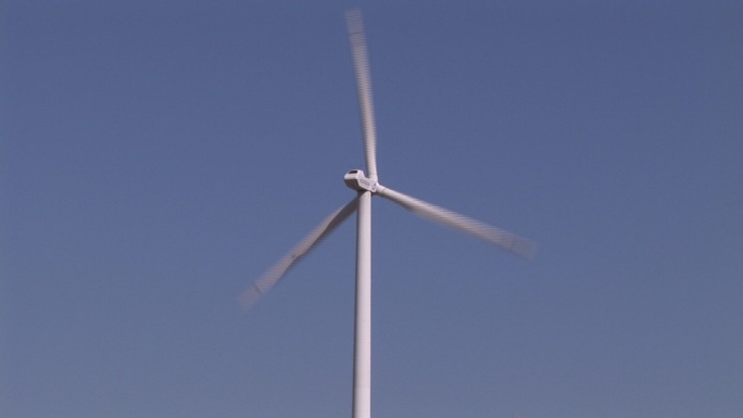 大风车转动特写绿色能源可再生能源