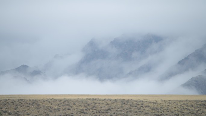 云雾缭绕的贺兰山