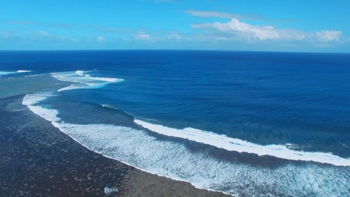 壮观大海海浪浪花翻滚