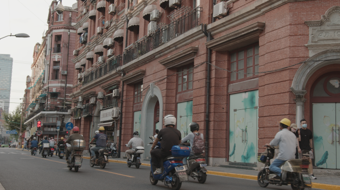 上海老城厢晚高峰电瓶车车队