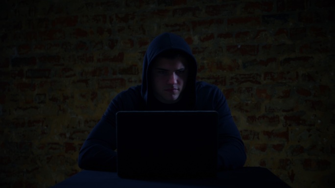 黑客利用电脑犯罪分子坏人反派