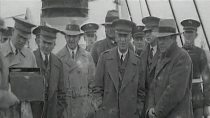1927年美军在舰艇上玩弄摄像机