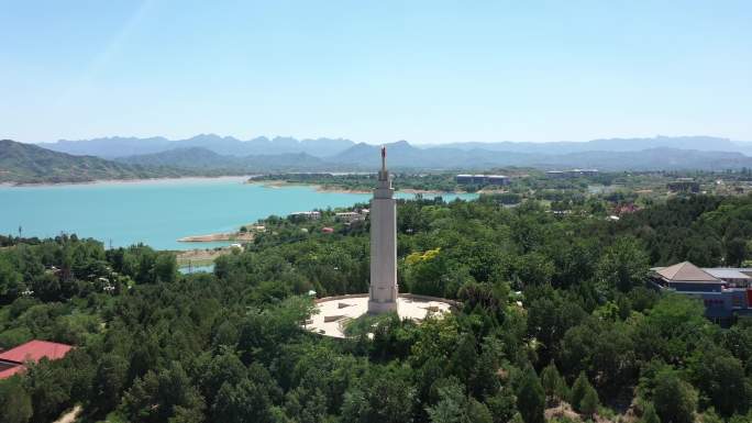 西柏坡纪念碑和五大书记像和北庄村