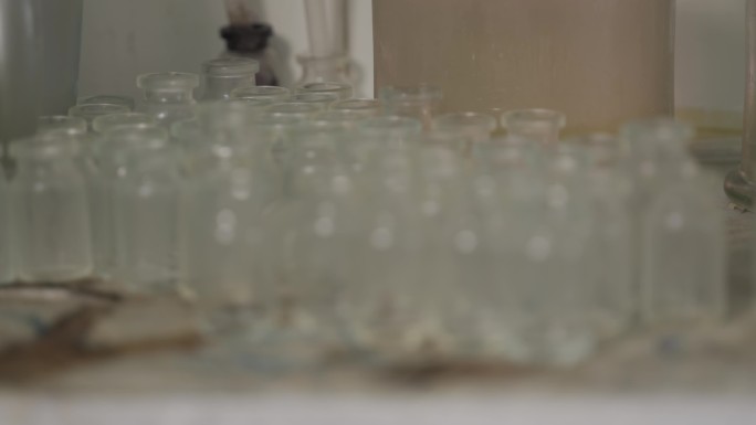 医院科室器皿玻璃瓶空镜血液科视频素材