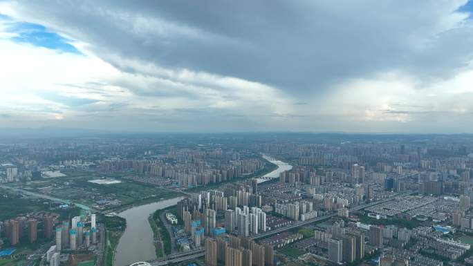 4K高空航拍暴雨来临前的城市合集