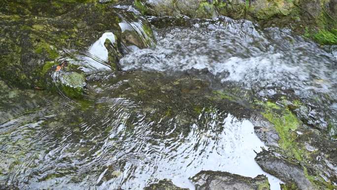 贵州深山里的河流