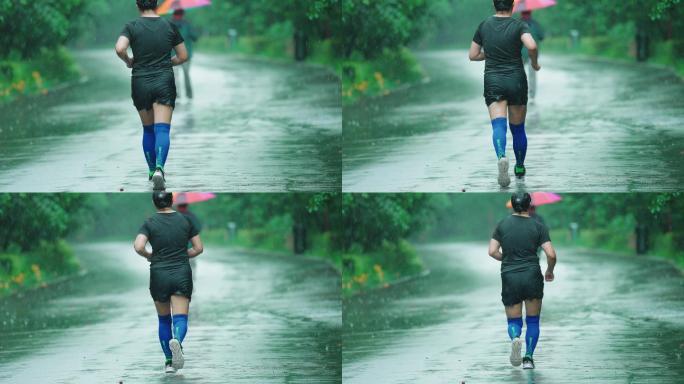 4k雨中跑步的人