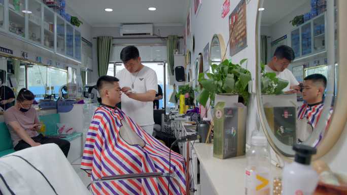 北京街边的小型理发店 8K