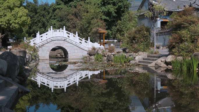 古建筑公园拱桥视频大理喜洲公园小石桥