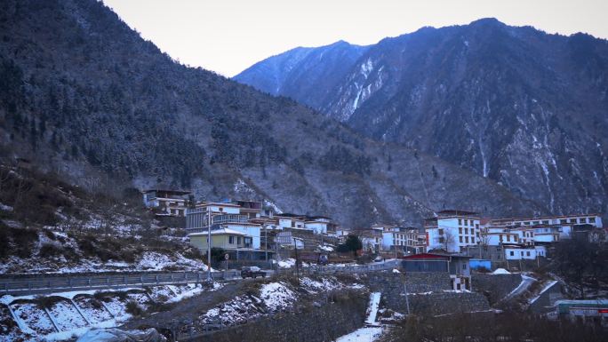 藏区小镇  特色旅游 雪景 街道