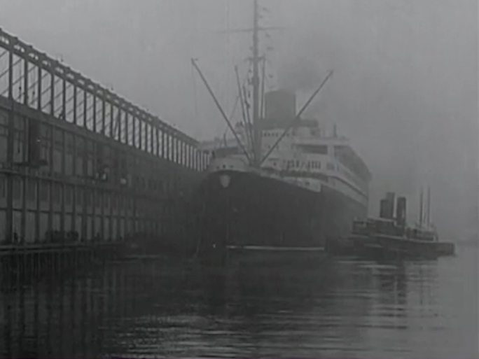 1930年远洋客轮在纽约港口