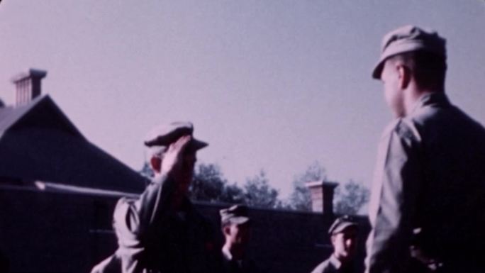 1945年美军在北京列队颁奖