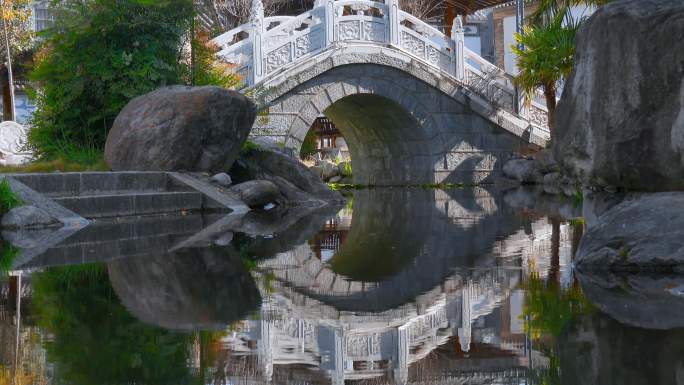石拱桥视频公园古建筑大理石小桥流水