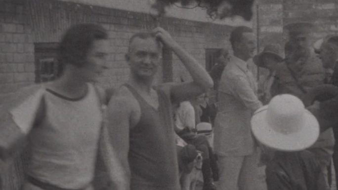 20年代美军将领在北京举办泳池派对