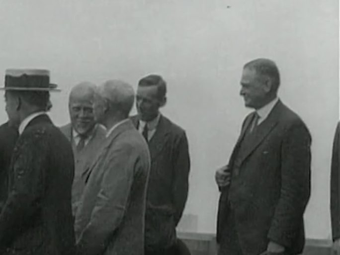 1921年约翰戴洛克菲勒启程前往中国