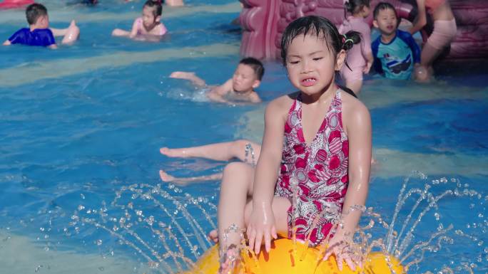 4k夏天水上乐园儿童嬉水