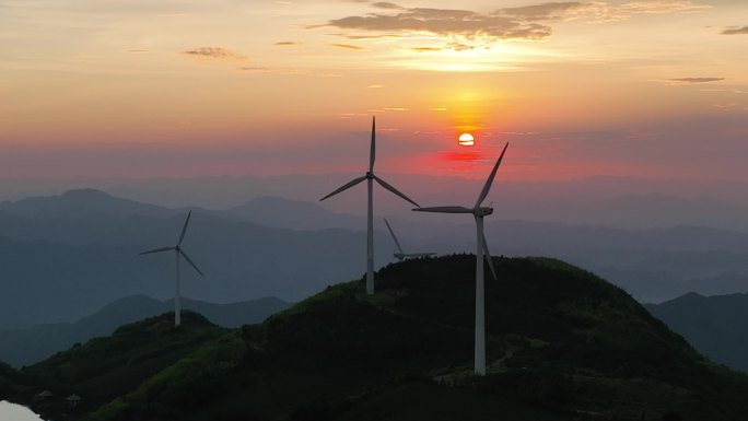 航拍浙江会稽山东白山风车风电夕阳晚霞落日