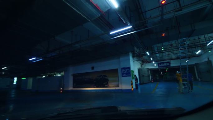城市商场停车场开车第一视角4k视频素材