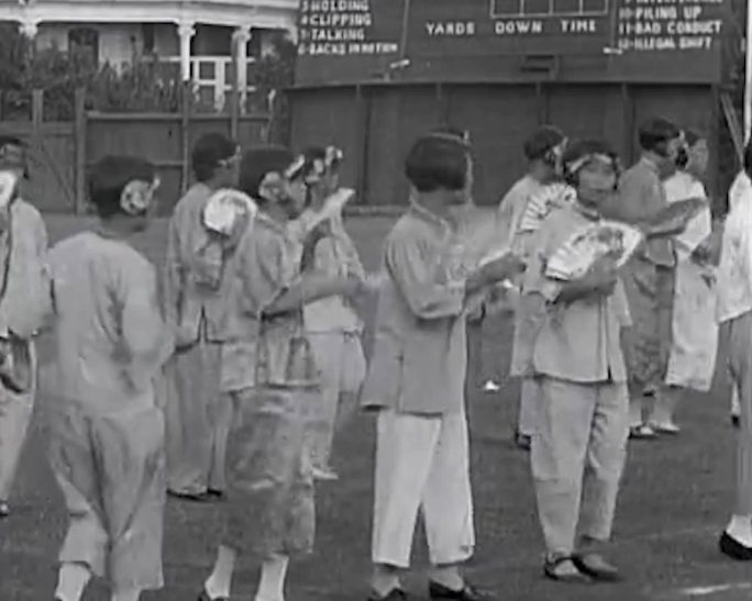 1930年夏威夷檀香山的学生表演舞蹈