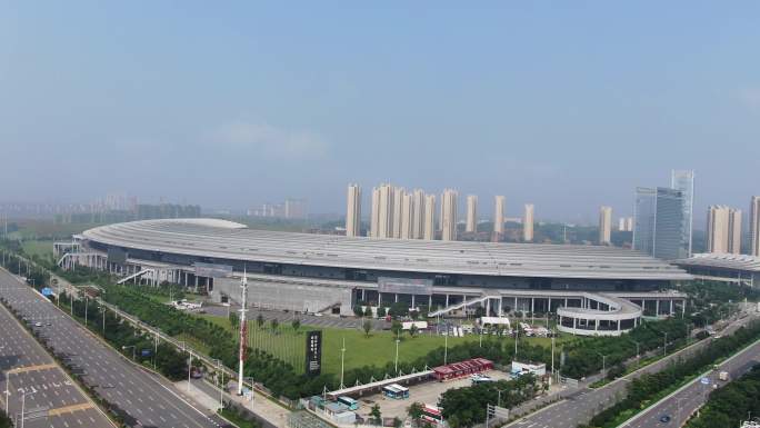 南昌 绿地国际 博览城馆建筑 蓝天 楼顶