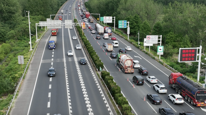 高速堵车 高速公路 交通枢纽 智慧交通