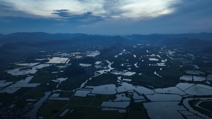 江南浙江绍兴诸暨白塔湖早晨水墨农田水乡