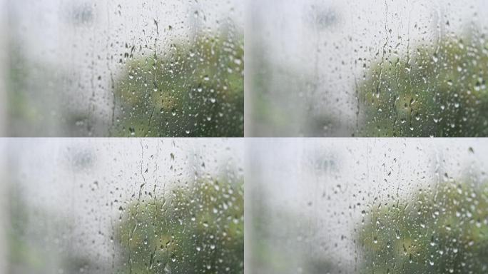 雨滴打窗户